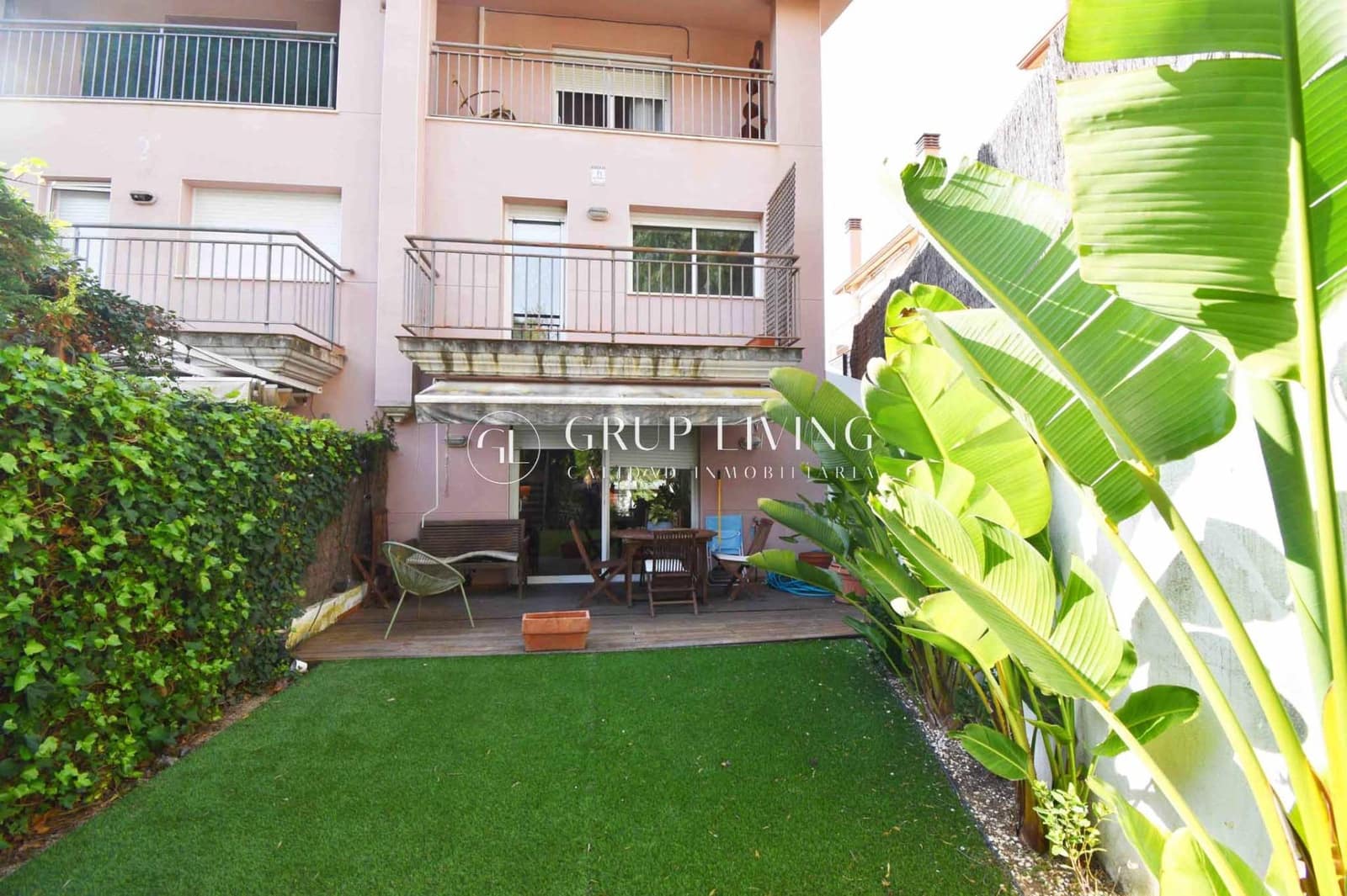5 bedroom Terraced Villa for sale in Sitges with pool garage - € 670,000 (Ref: 9674332)