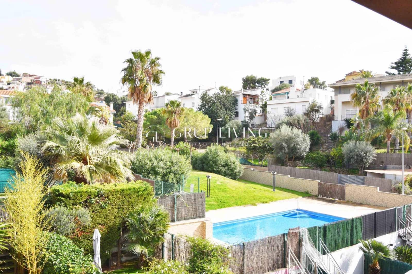 5 bedroom Terraced Villa for sale in Sitges with pool garage - € 670,000 (Ref: 9674332)
