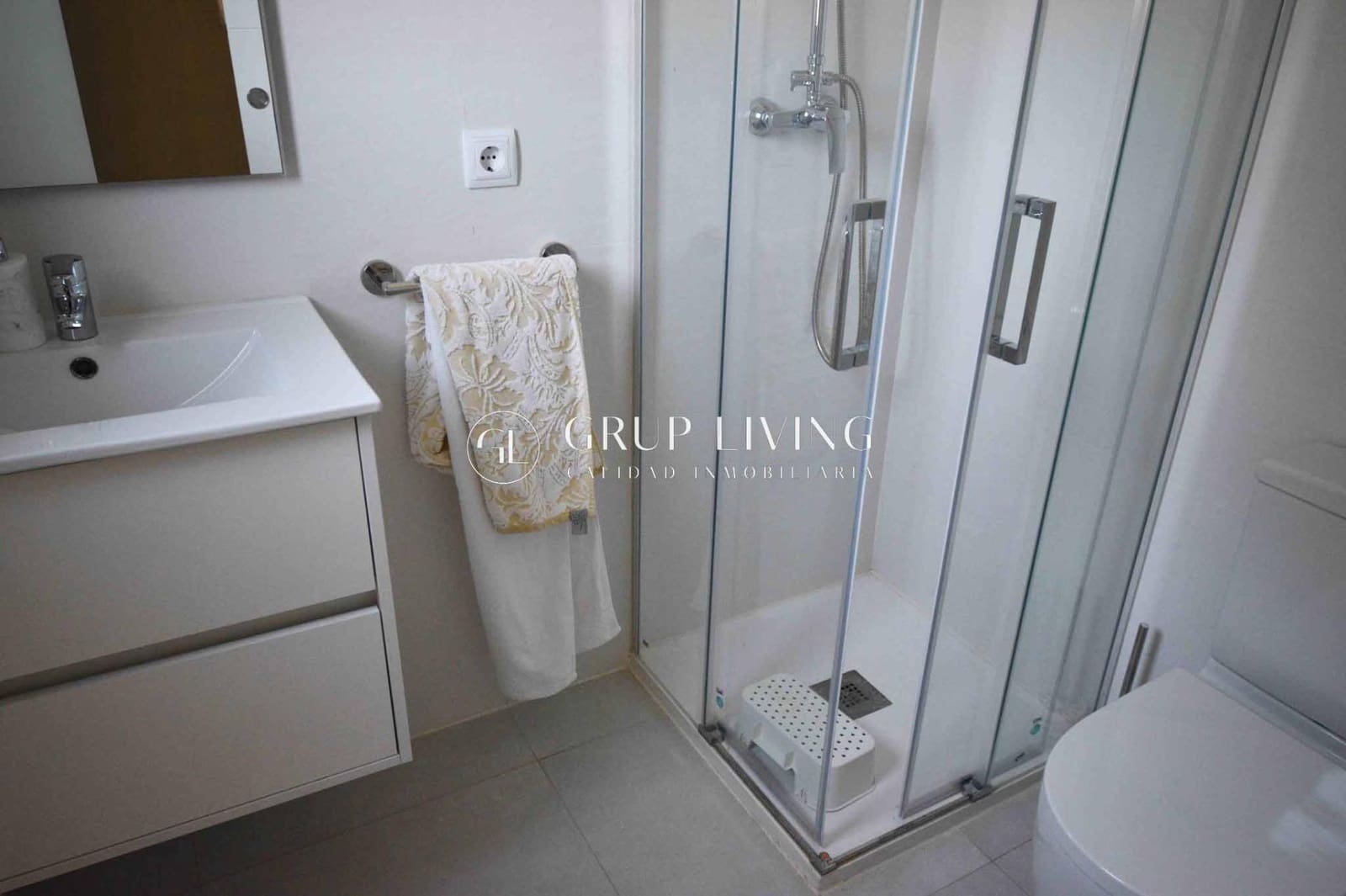 Chalet de 3 habitaciones en Sant Pere de Ribes en alquiler con piscina garaje - 3.500 € (Ref: 9674333)