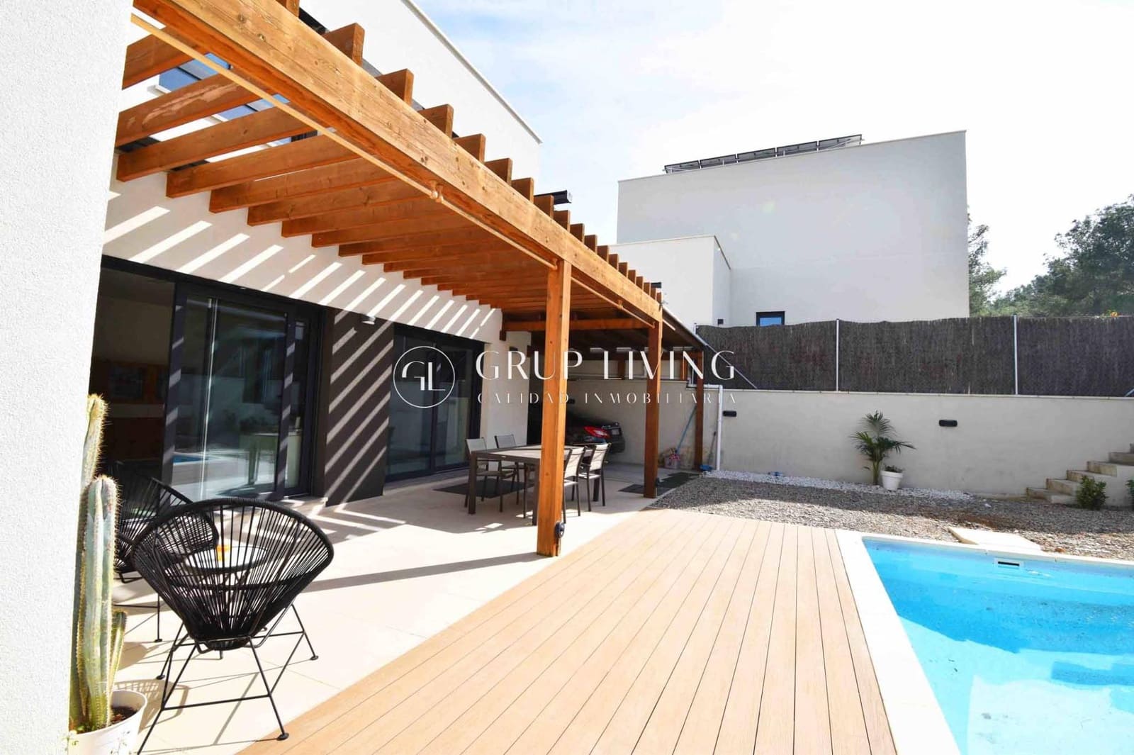 Chalet de 3 habitaciones en Sant Pere de Ribes en alquiler con piscina garaje - 3.500 € (Ref: 9674333)