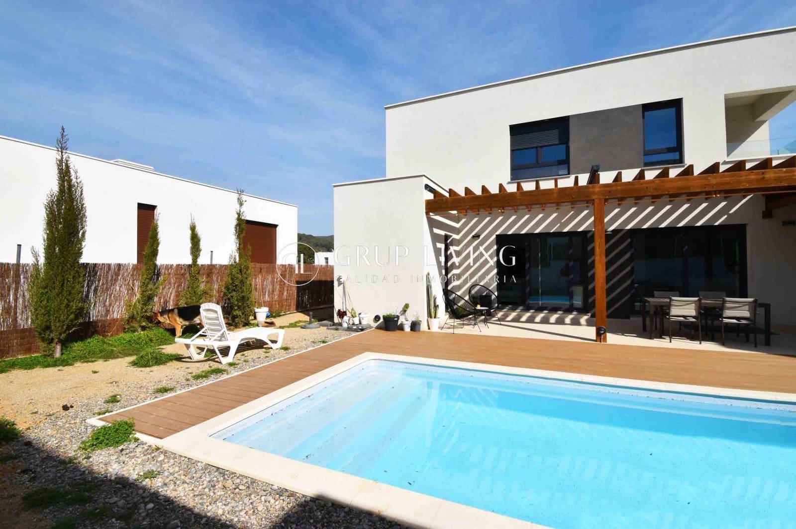 Chalet de 3 habitaciones en Sant Pere de Ribes en alquiler con piscina garaje - 3.500 € (Ref: 9674333)