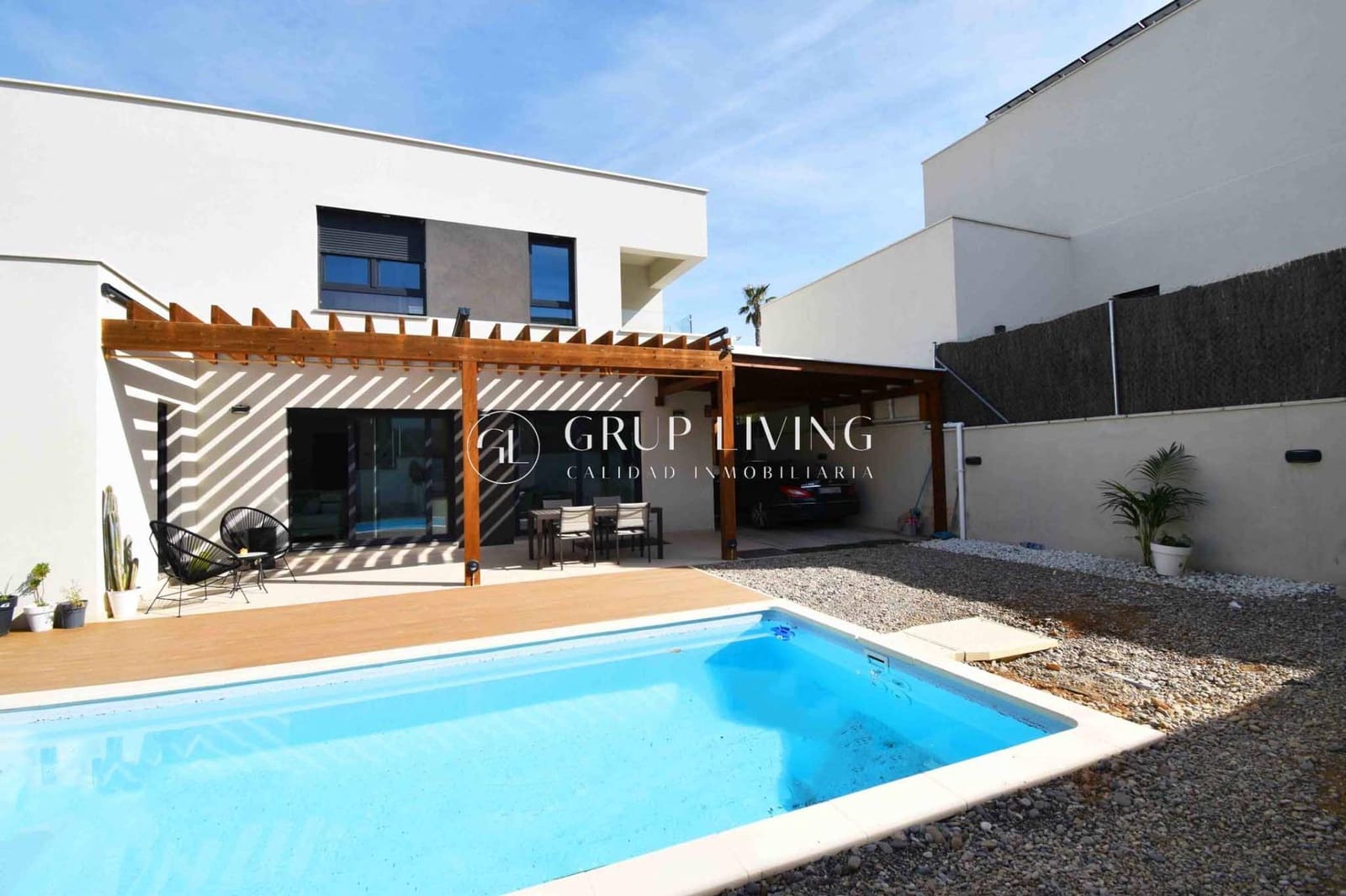 Chalet de 3 habitaciones en Sant Pere de Ribes en alquiler con piscina garaje - 3.500 € (Ref: 9674333)