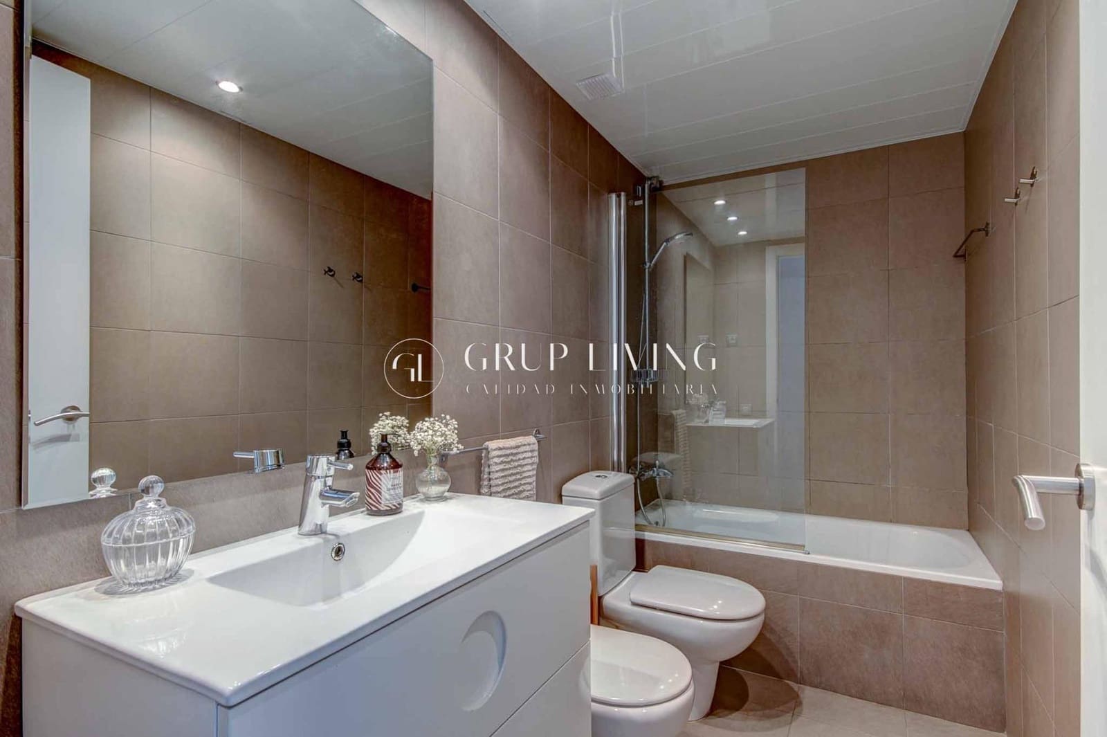 Piso de 2 habitaciones en Barcelona ciudad en venta con garaje - 596.000 € (Ref: 9677576)