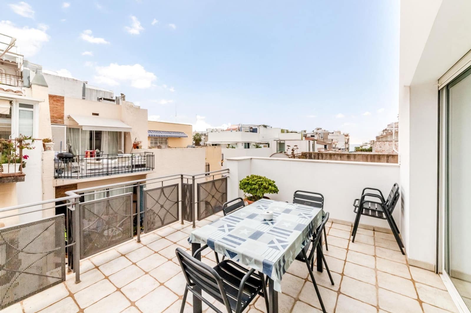 7 bedroom Hotel for sale in Sitges - € 3,150,000 (Ref: 9726754)