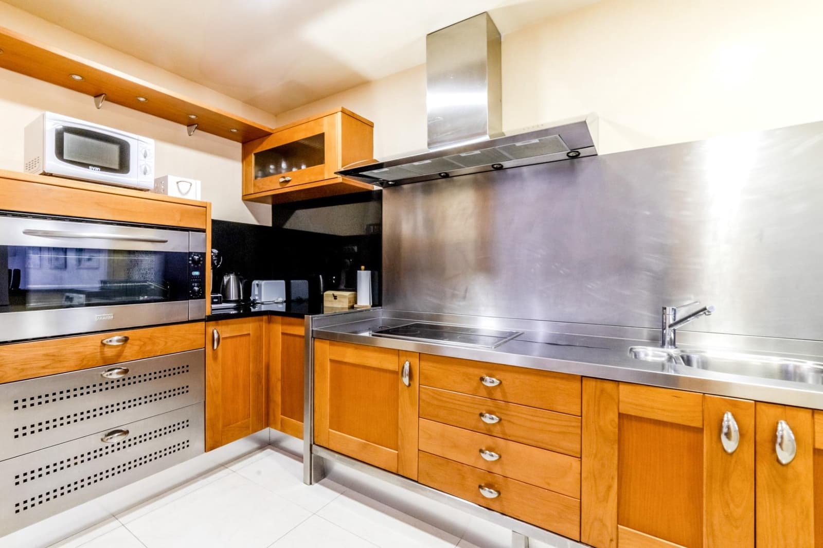 7 bedroom Hotel for sale in Sitges - € 3,150,000 (Ref: 9726754)