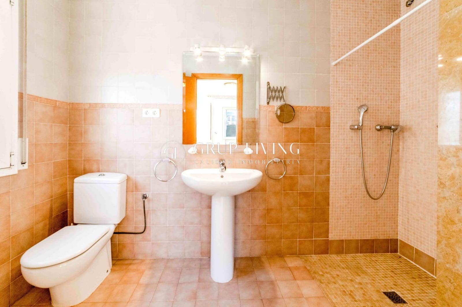 6 slaapkamer Flat te koop in Sant Pere de Ribes met garage - € 498.000 (Ref: 9755820)