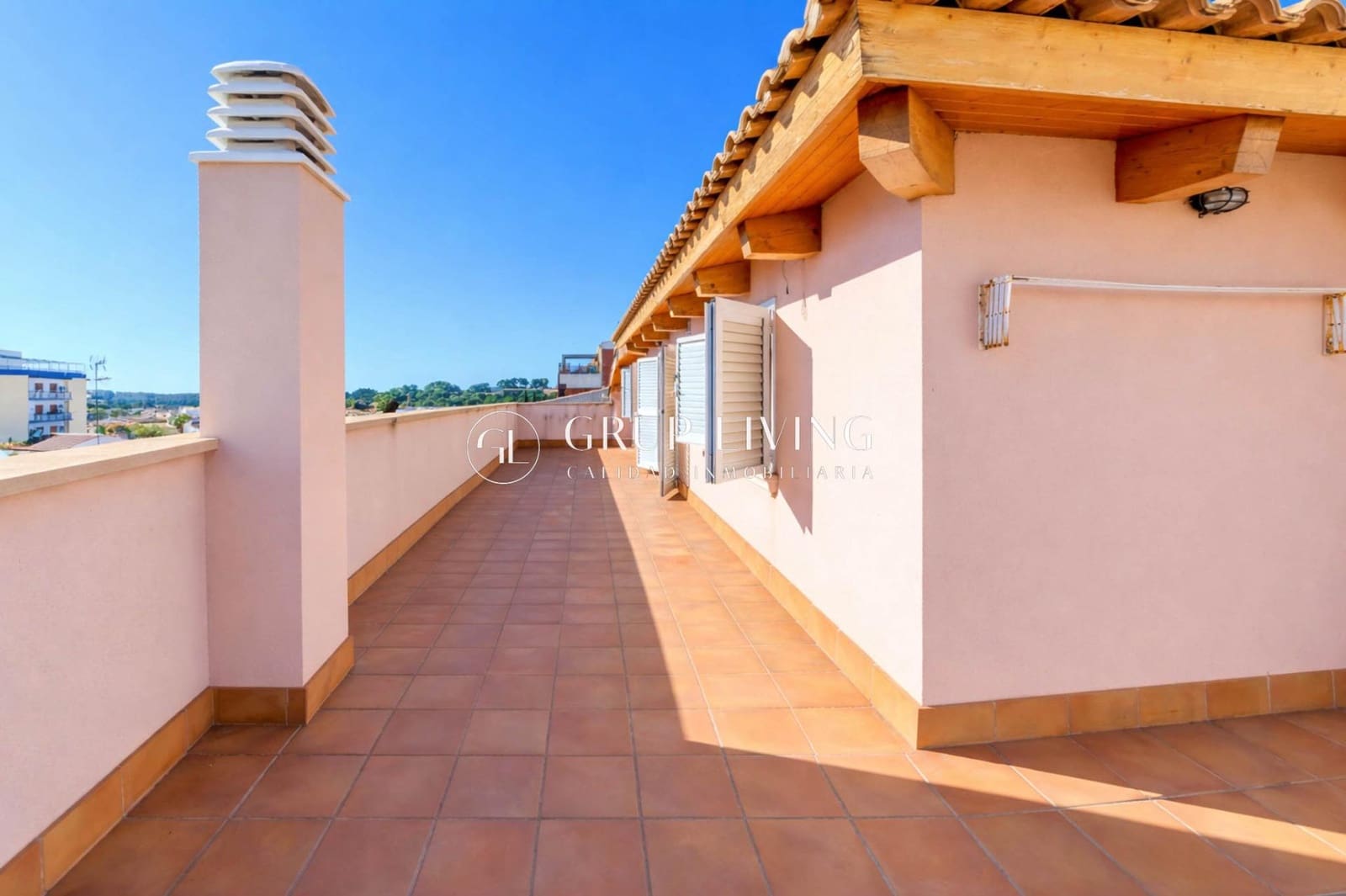 6 slaapkamer Flat te koop in Sant Pere de Ribes met garage - € 498.000 (Ref: 9755820)