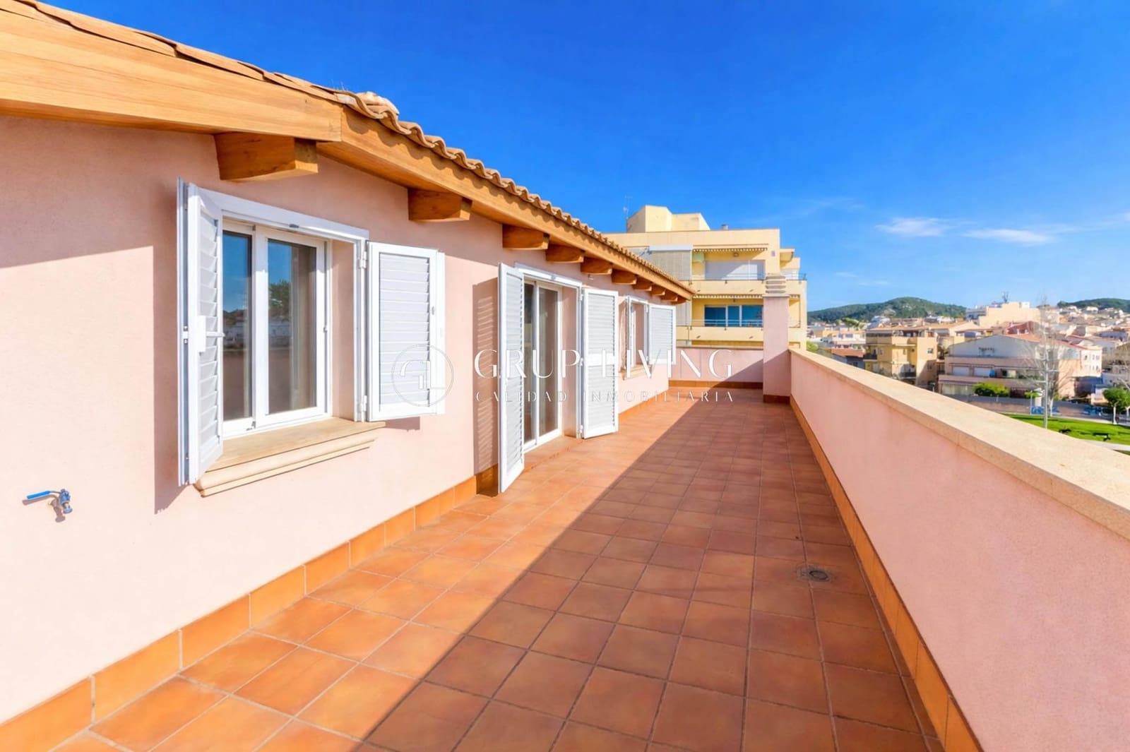 6 slaapkamer Flat te koop in Sant Pere de Ribes met garage - € 498.000 (Ref: 9755820)