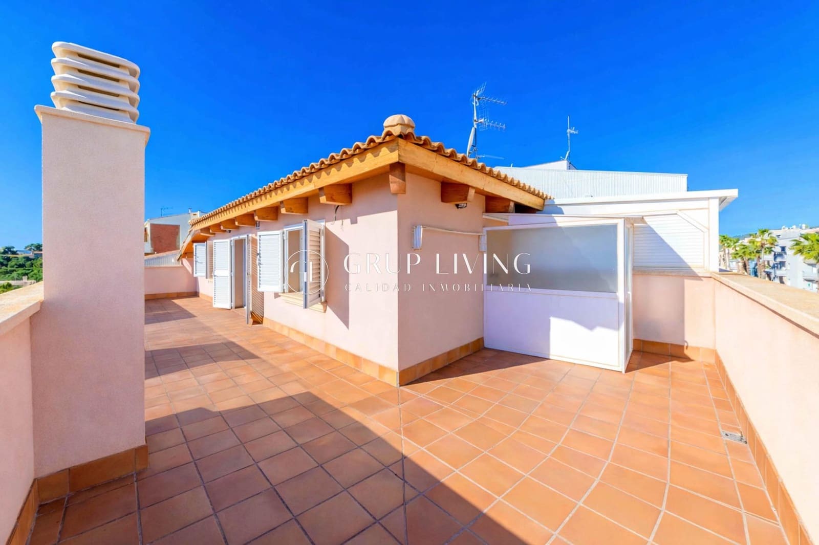 6 slaapkamer Flat te koop in Sant Pere de Ribes met garage - € 498.000 (Ref: 9755820)