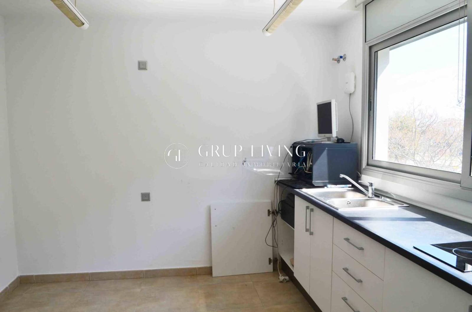 Kaupallinen vuokrattavana paikassa Sitges mukana 
autotalli - 1 500 € (Ref: 9759071)