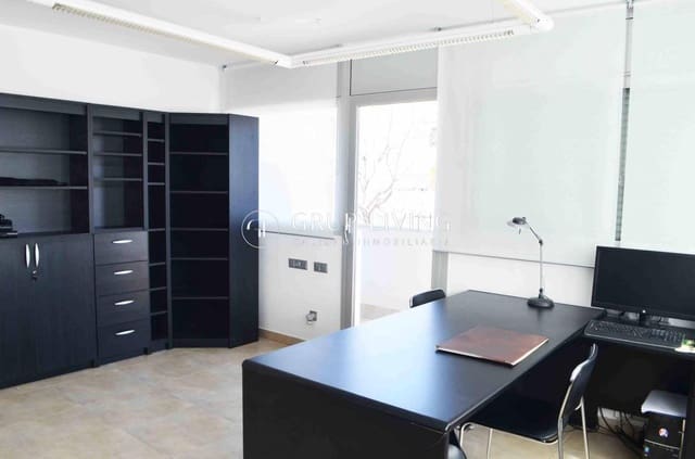 Kaupallinen vuokrattavana paikassa Sitges mukana 
autotalli - 1 500 € (Ref: 9759071)