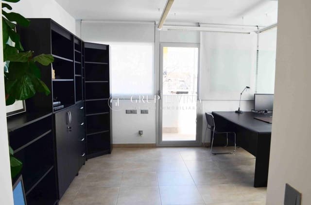Commercial for rent in Sitges with pool garage - € 1,500 (Ref: 9759071)