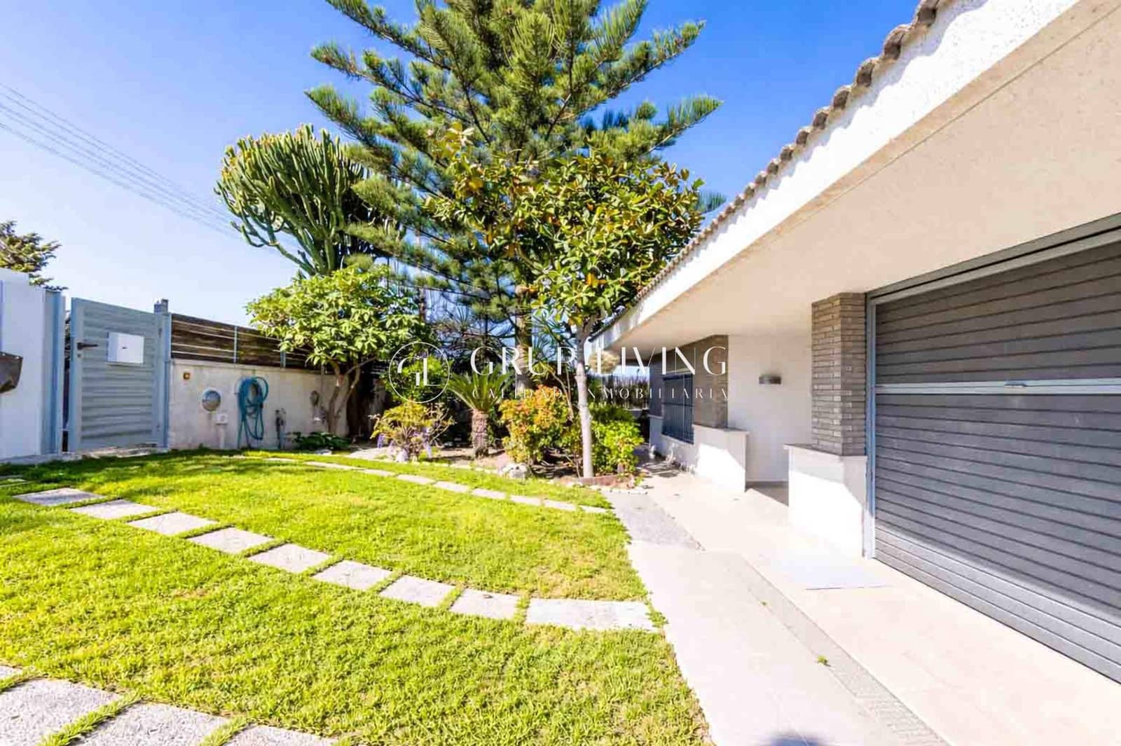 6 soveværelse Villa til salg i Sitges med swimmingpool garage - € 900.000 (Ref: 9780687)