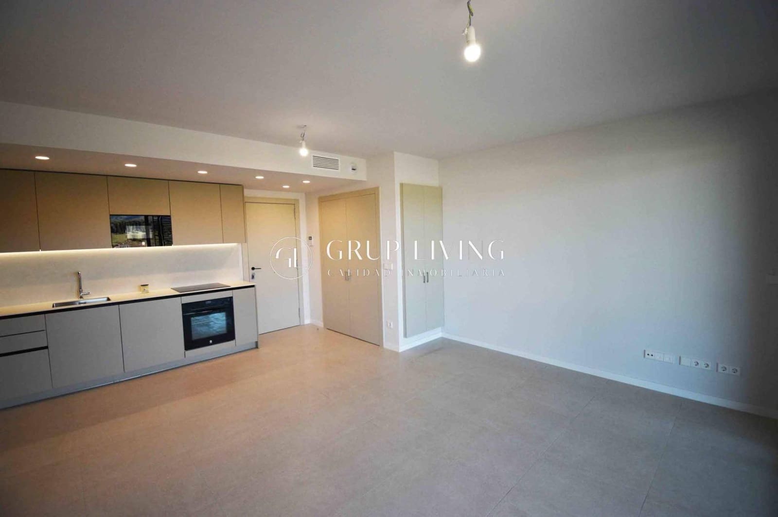 2 bedroom Flat for rent in Sant Pere de Ribes with pool garage - € 1,900 (Ref: 9784970)