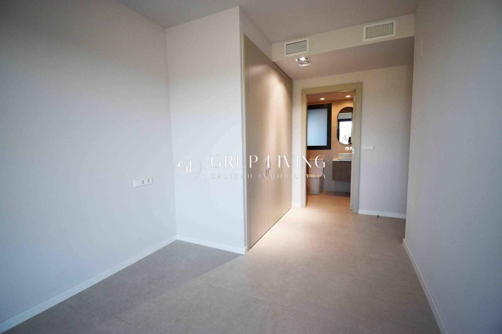 2 bedroom Flat for rent in Sant Pere de Ribes with pool garage - € 1,900 (Ref: 9784970)