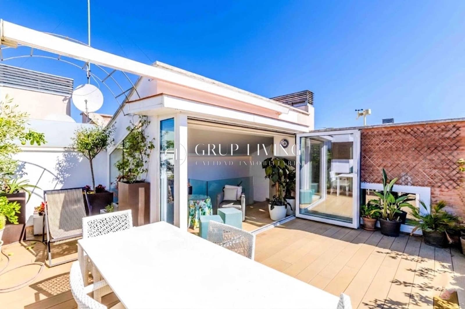 4 bedroom Flat for sale in Sitges with pool garage - € 925,000 (Ref: 9825375)