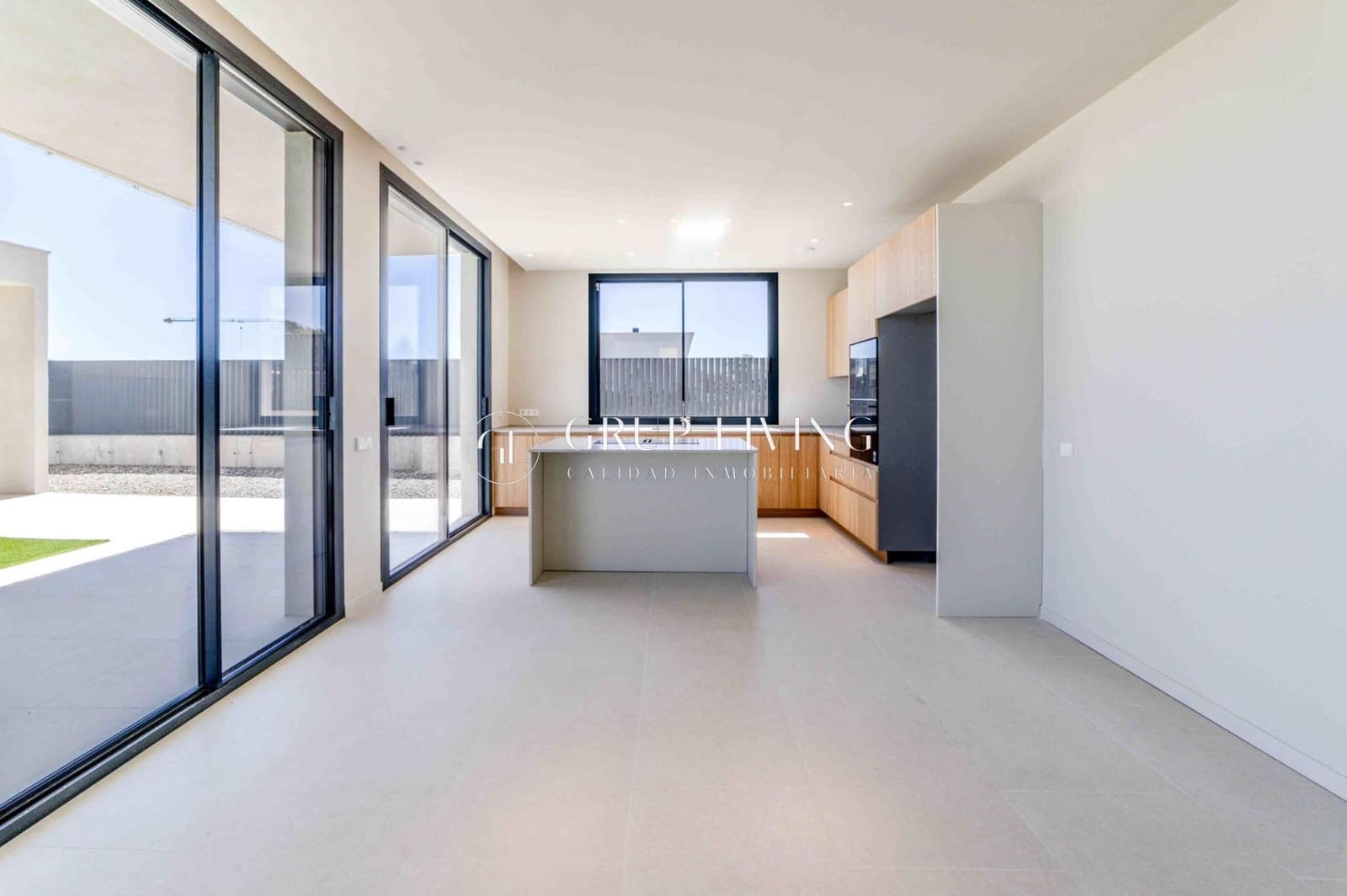 6 bedroom Villa for sale in Sitges with pool garage - € 2,600,000 (Ref: 9825376)