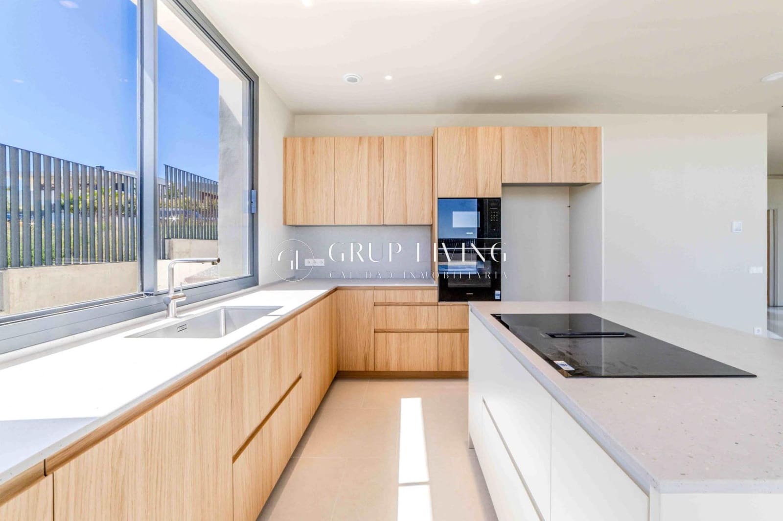 6 bedroom Villa for sale in Sitges with pool garage - € 2,600,000 (Ref: 9825376)