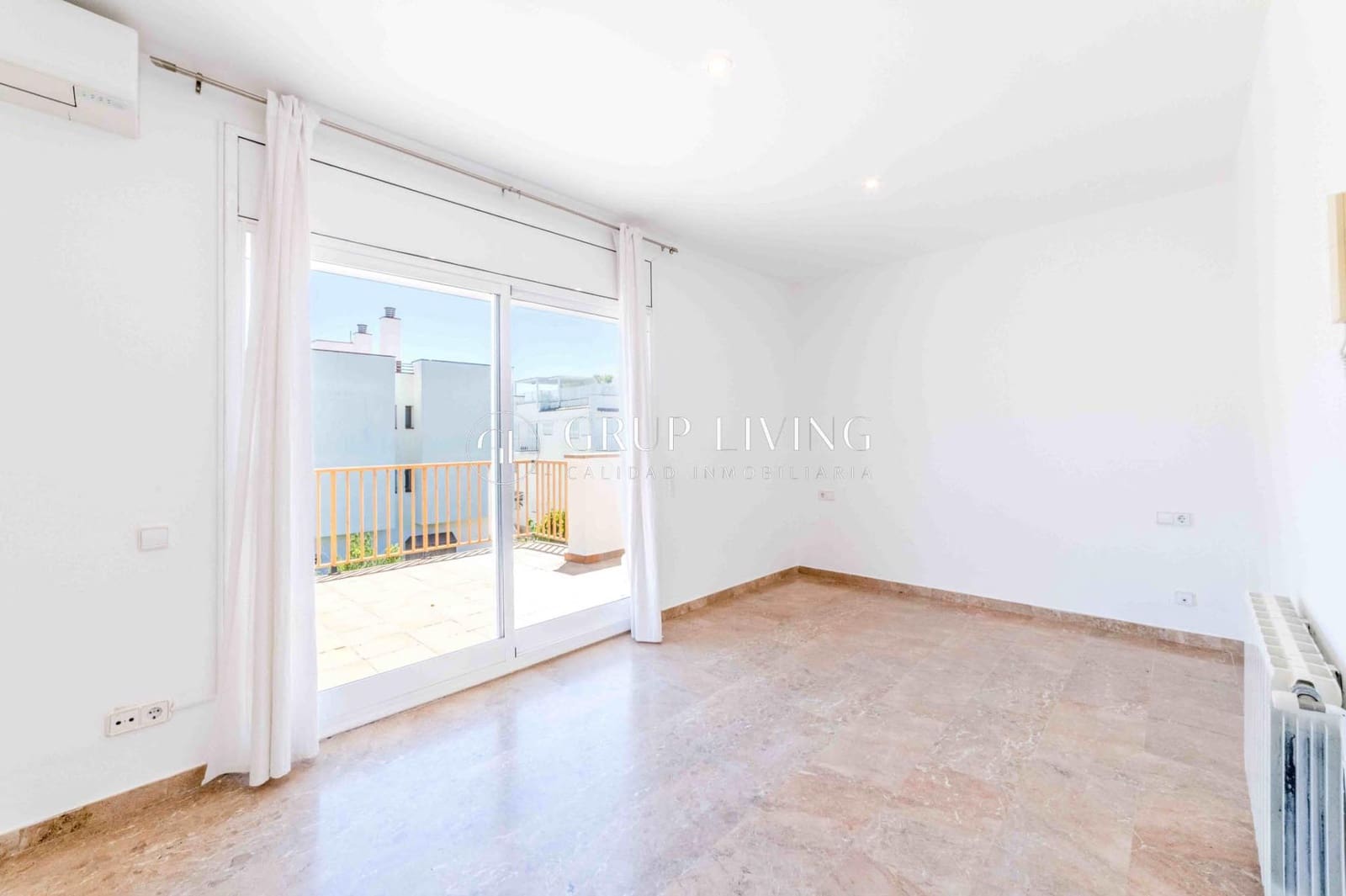 3 bedroom Semi-detached Villa for sale in Sitges with garage - € 1,250,000 (Ref: 9831630)