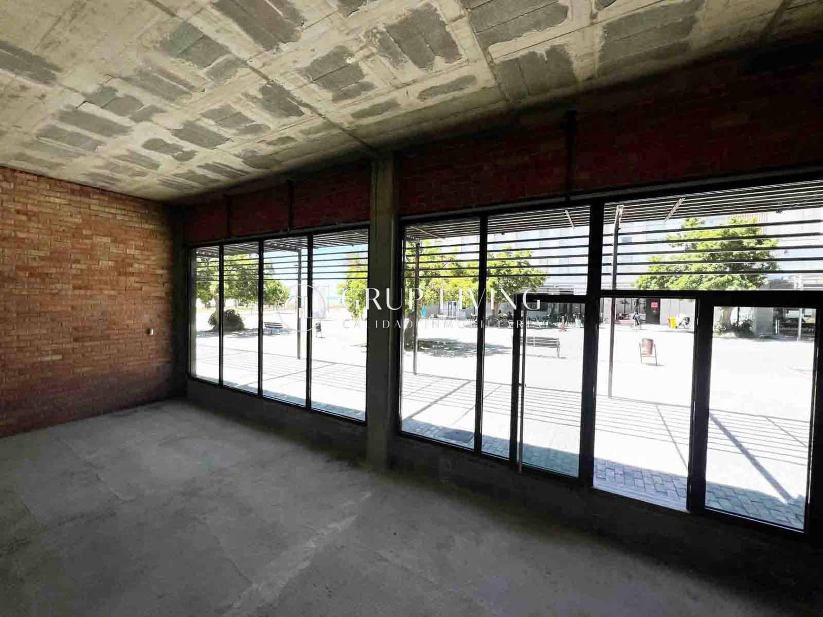 Commercial for rent in Cubelles - € 1,100 (Ref: 9836422)