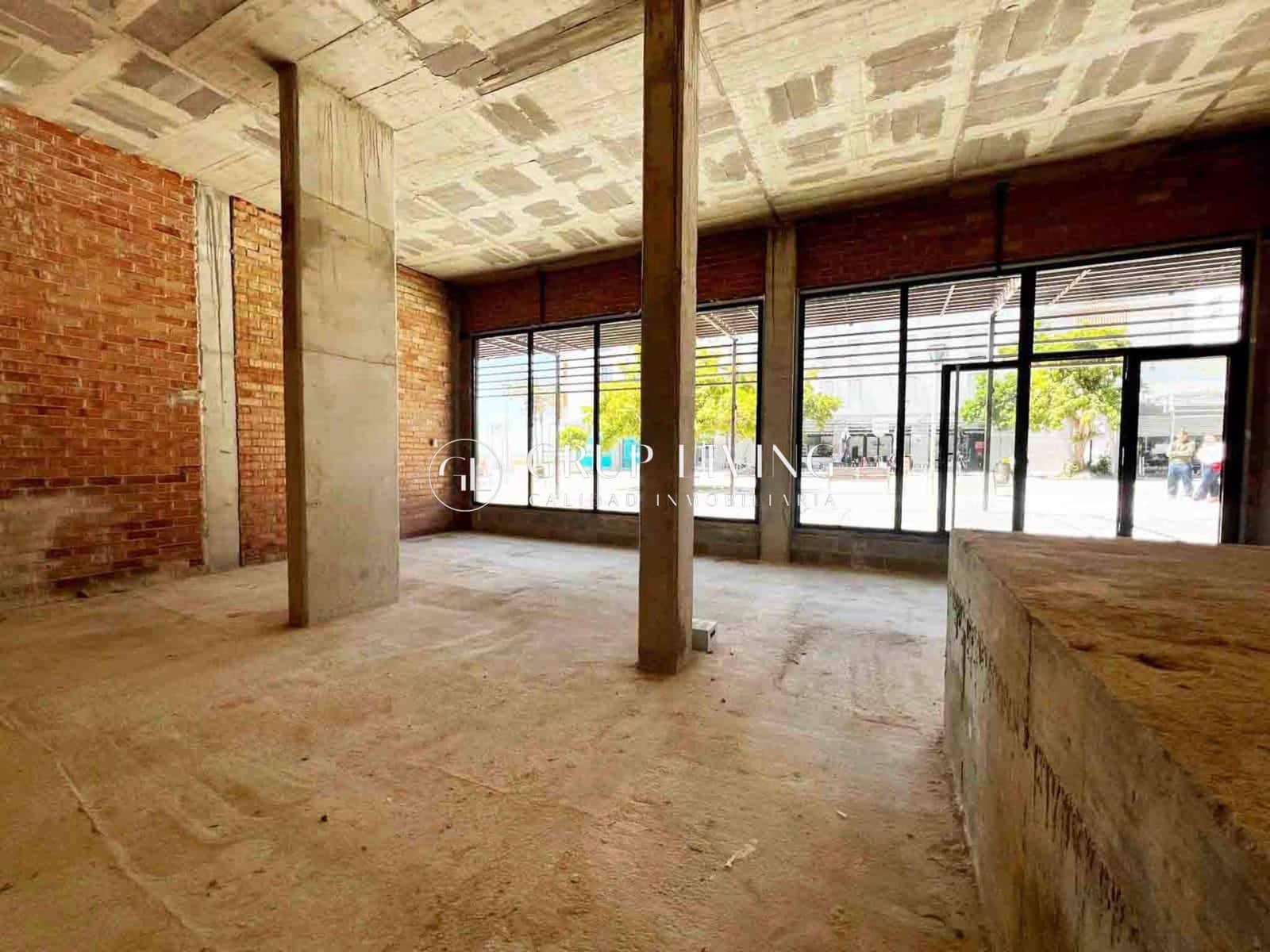 Commercial for rent in Cubelles - € 1,100 (Ref: 9836422)