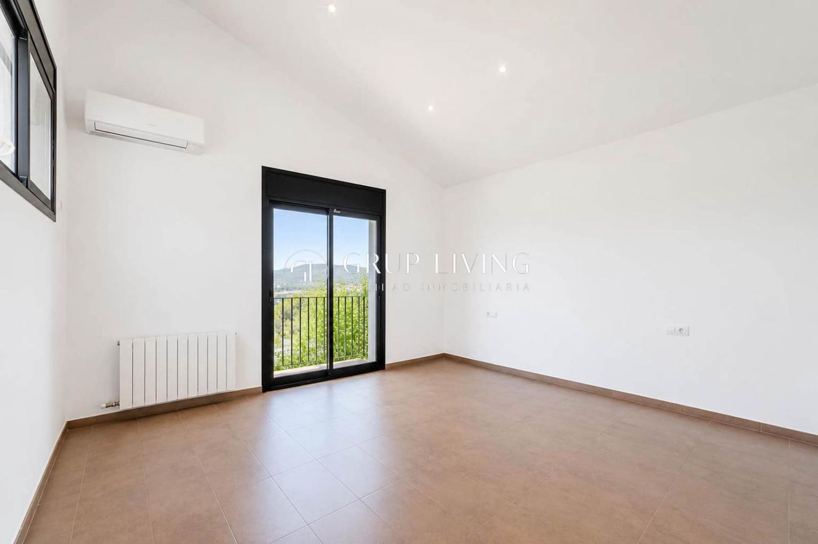 4 slaapkamer Villa te koop in Sant Pere de Ribes met zwembad garage - € 1.250.000 (Ref: 9855563)