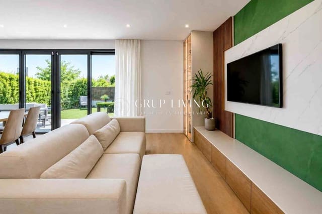 4 bedroom Flat for rent in Sitges with pool garage - € 3,505 (Ref: 9876527)