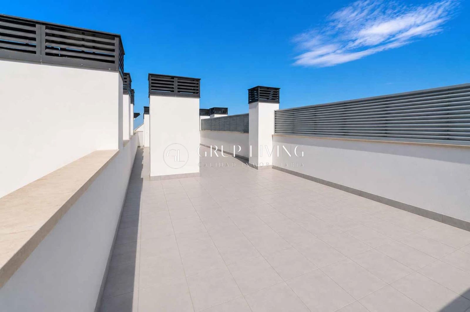 Piso de 3 habitaciones en Sitges en venta con piscina garaje - 1.295.000 € (Ref: 9904071)