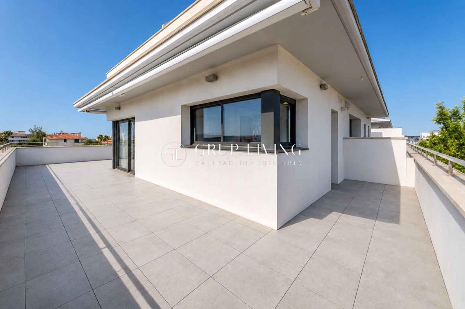Piso de 3 habitaciones en Sitges en venta con piscina garaje - 1.295.000 € (Ref: 9904071)