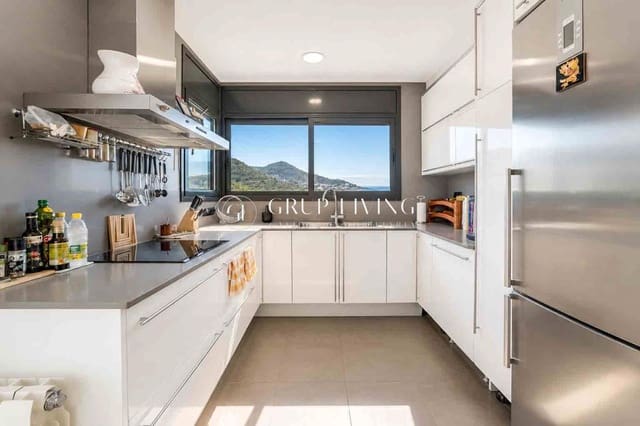 Piso de 3 habitaciones en Sitges en venta con piscina garaje - 1.295.000 € (Ref: 9904071)