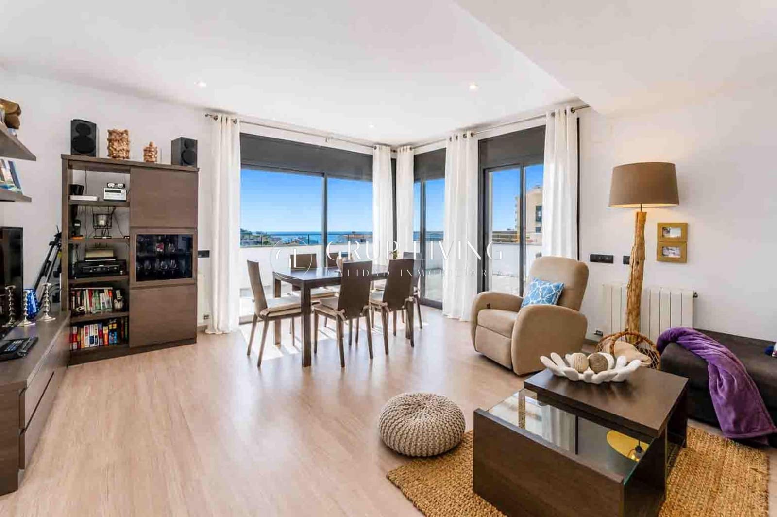 Piso de 3 habitaciones en Sitges en venta con piscina garaje - 1.295.000 € (Ref: 9904071)