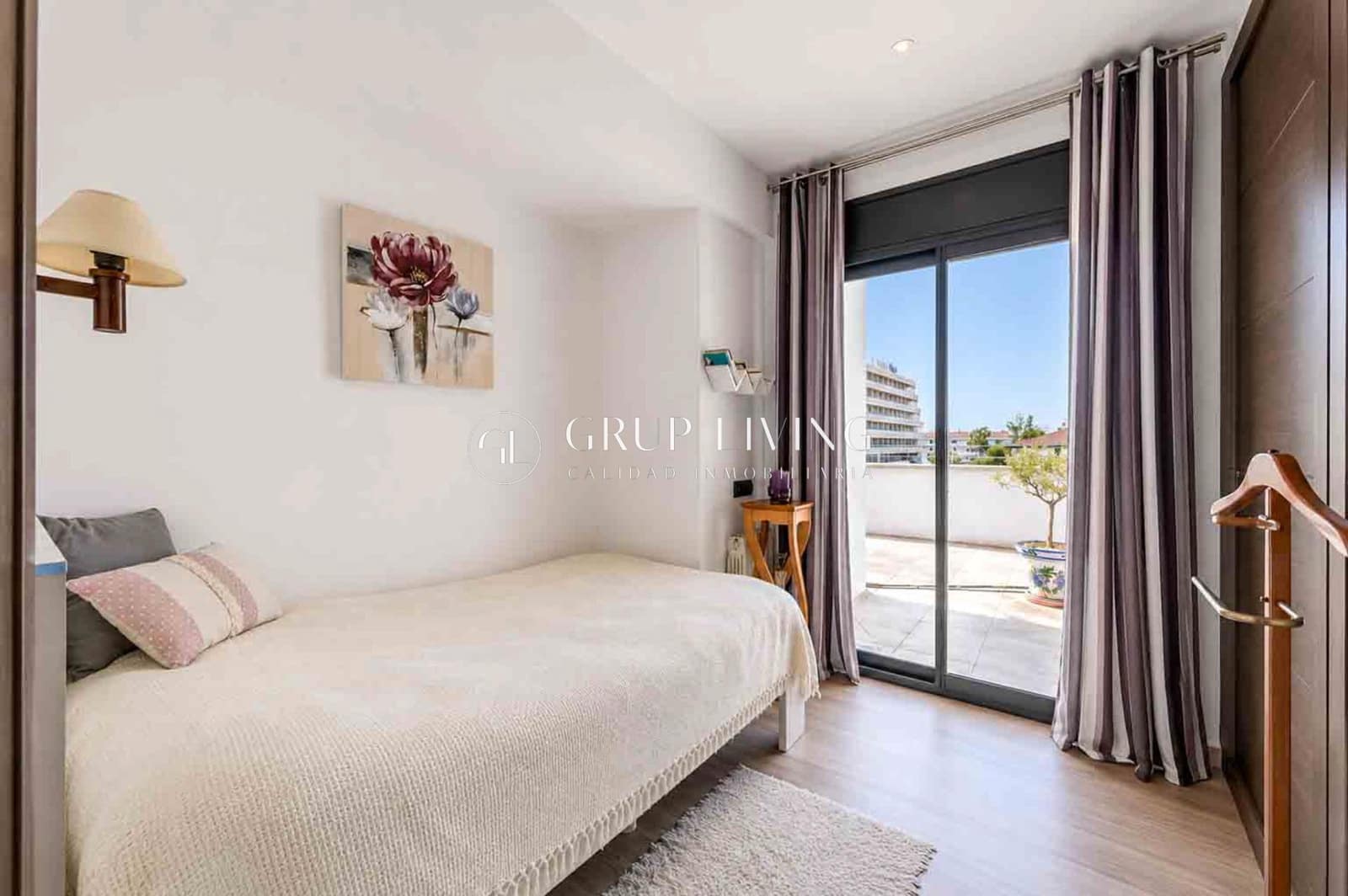 Piso de 3 habitaciones en Sitges en venta con piscina garaje - 1.295.000 € (Ref: 9904071)