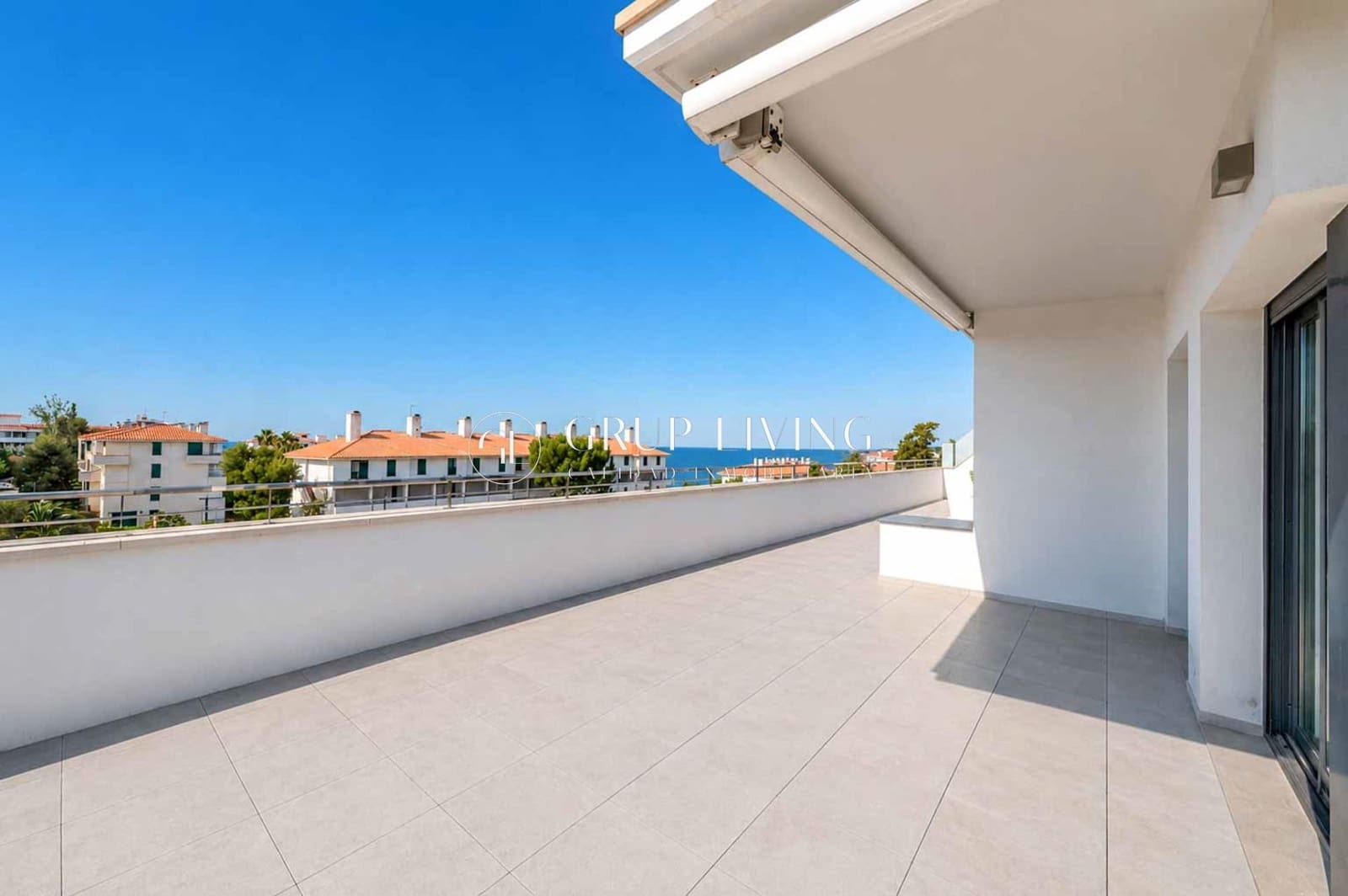 Piso de 3 habitaciones en Sitges en venta con piscina garaje - 1.295.000 € (Ref: 9904071)