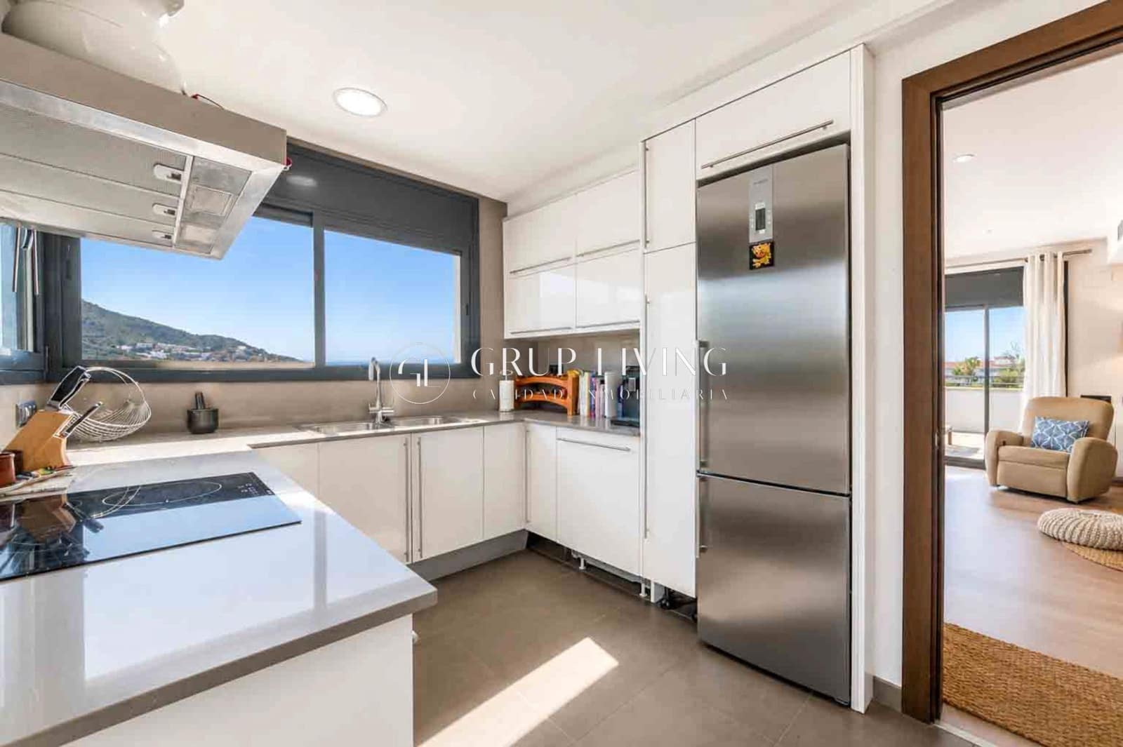 Piso de 3 habitaciones en Sitges en venta con piscina garaje - 1.295.000 € (Ref: 9904071)