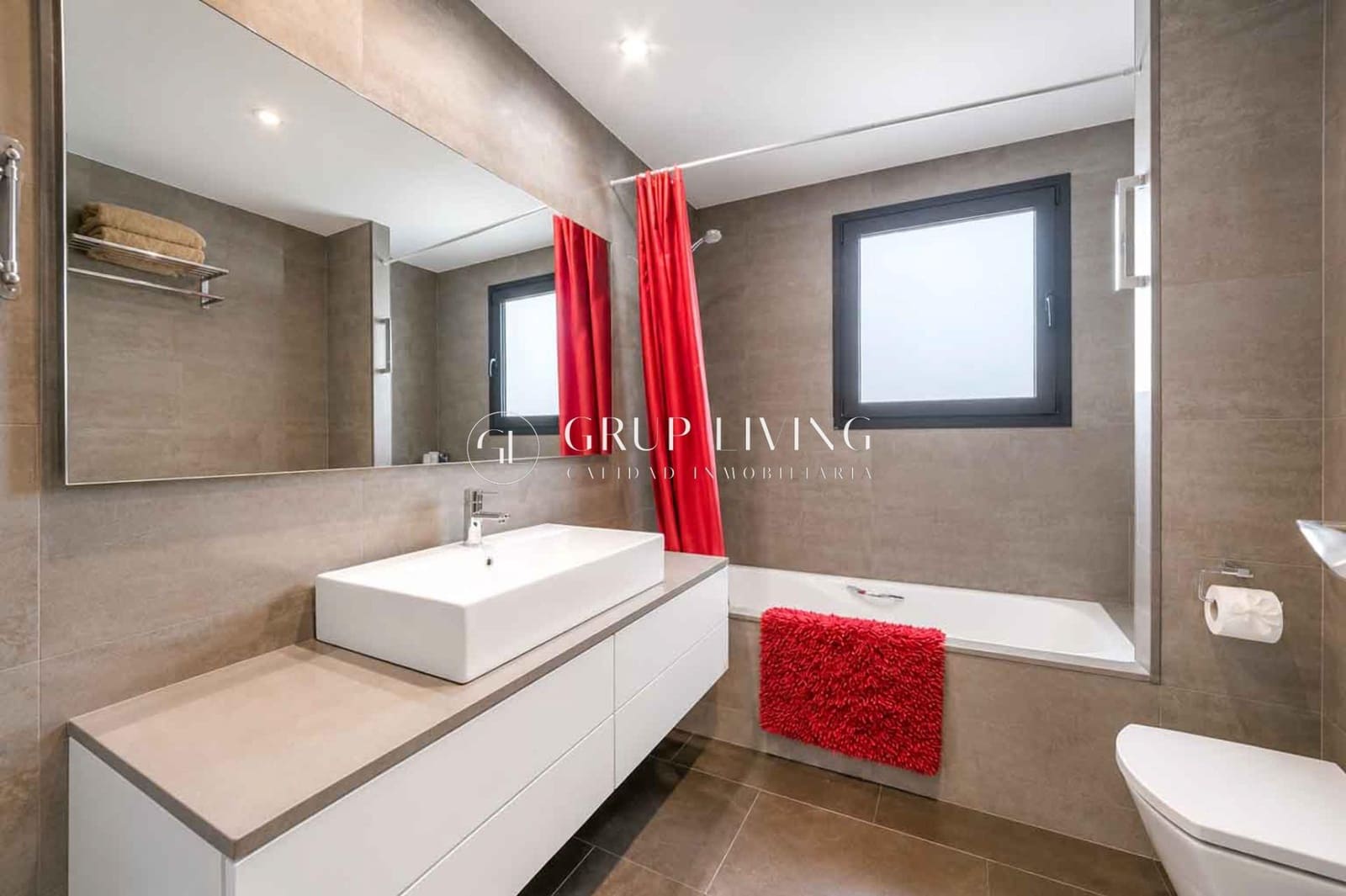 Piso de 3 habitaciones en Sitges en venta con piscina garaje - 1.295.000 € (Ref: 9904071)