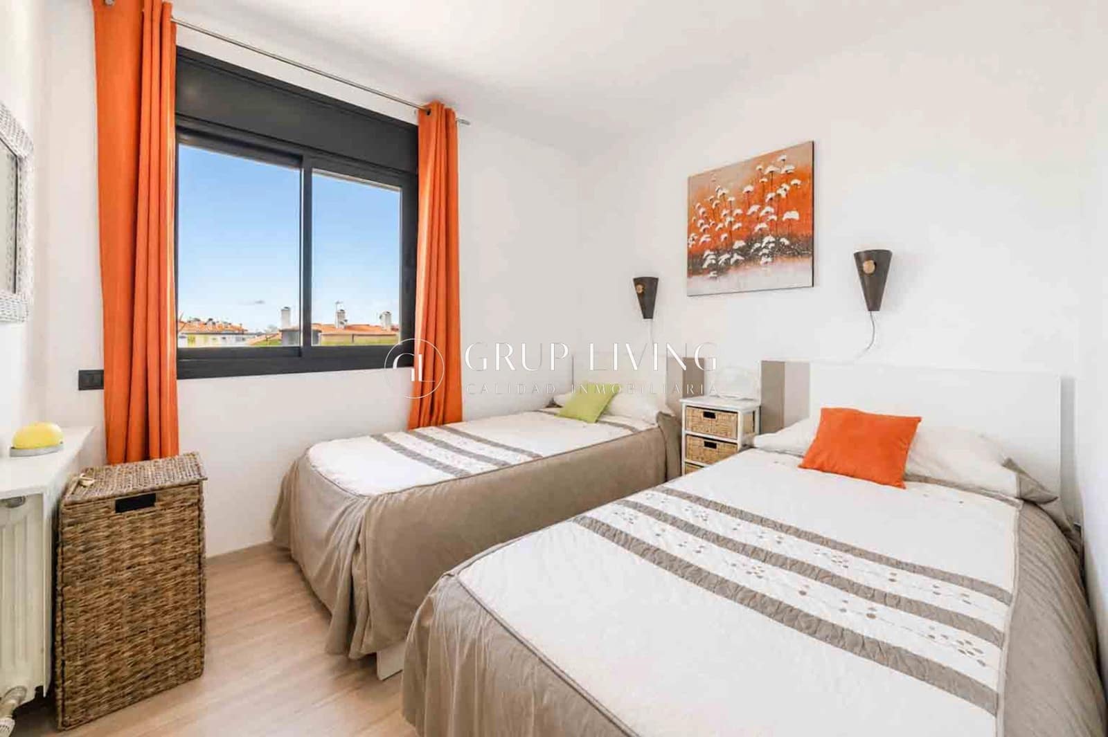 Piso de 3 habitaciones en Sitges en venta con piscina garaje - 1.295.000 € (Ref: 9904071)