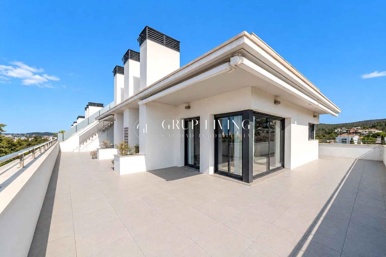 Piso de 3 habitaciones en Sitges en venta con piscina garaje - 1.295.000 € (Ref: 9904071)
