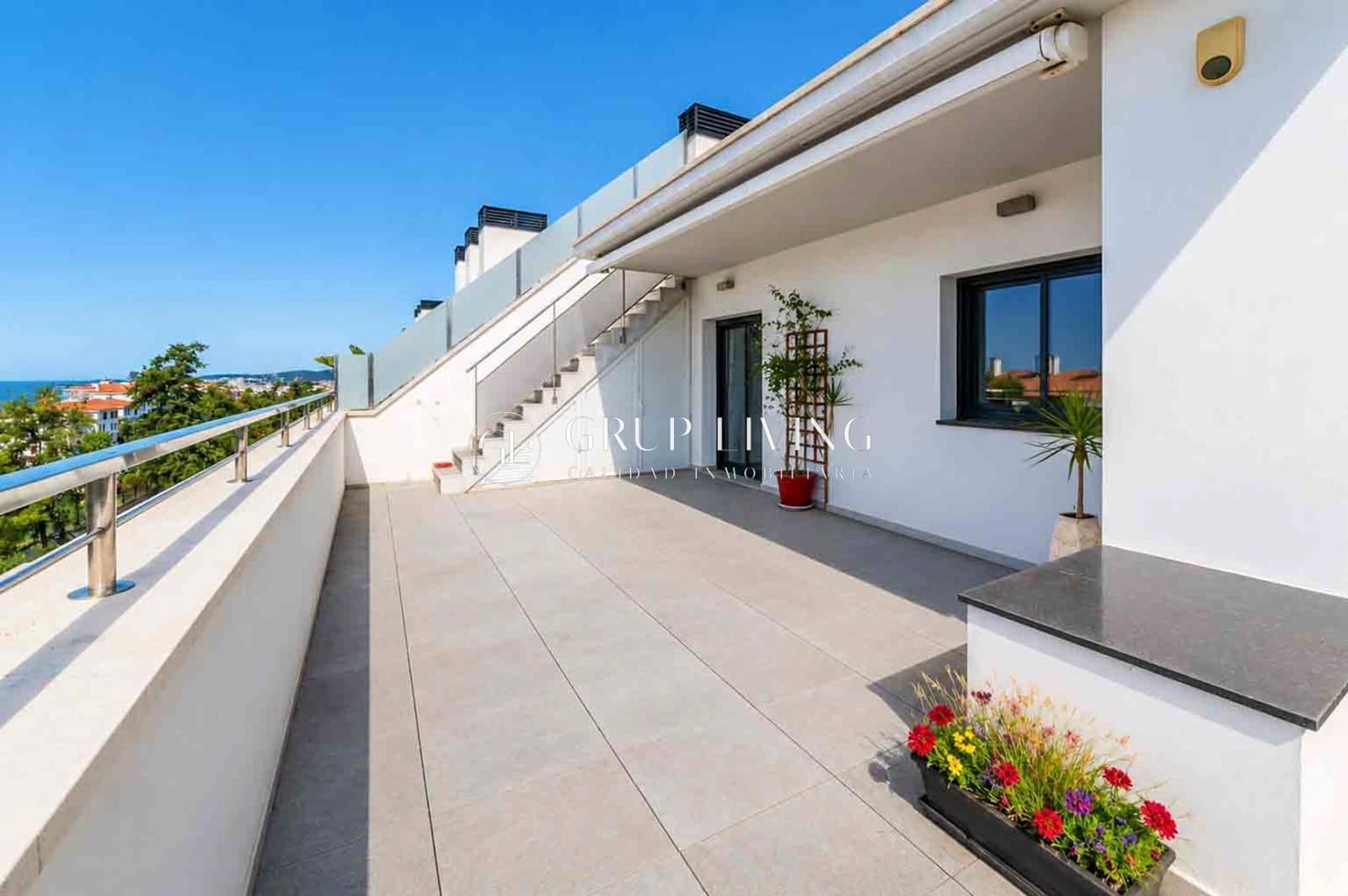 Piso de 3 habitaciones en Sitges en venta con piscina garaje - 1.295.000 € (Ref: 9904071)