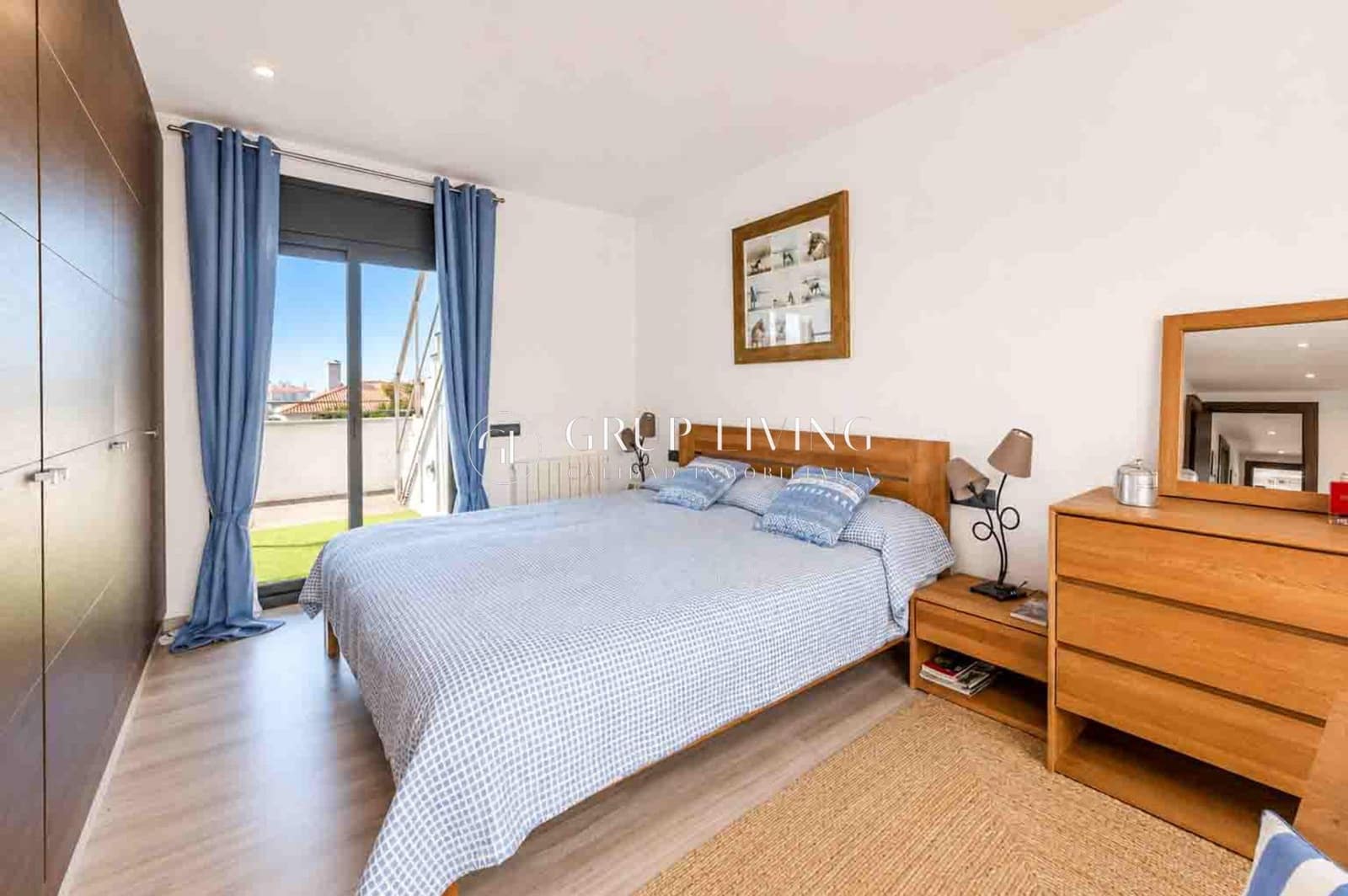 Piso de 3 habitaciones en Sitges en venta con piscina garaje - 1.295.000 € (Ref: 9904071)