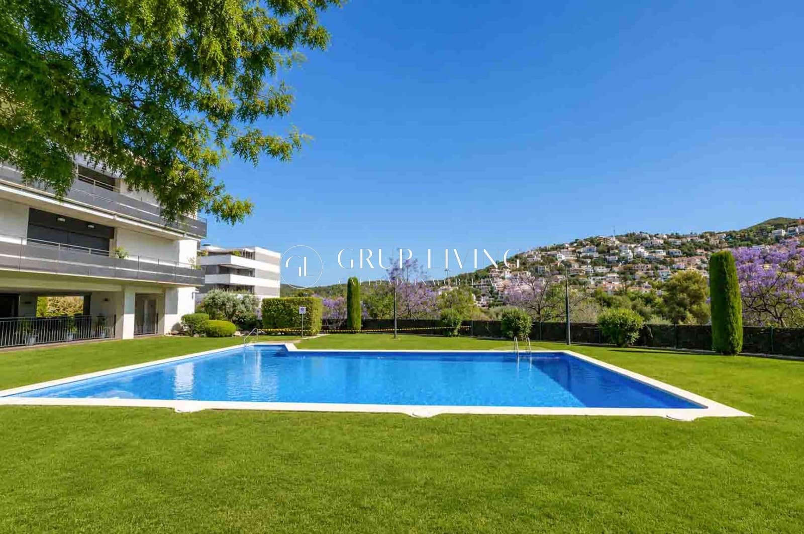 Piso de 3 habitaciones en Sitges en venta con piscina garaje - 1.295.000 € (Ref: 9904071)