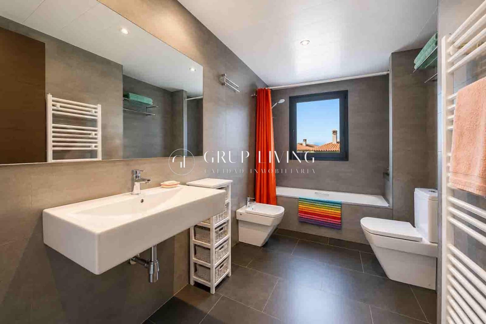 Piso de 3 habitaciones en Sitges en venta con piscina garaje - 1.295.000 € (Ref: 9904071)