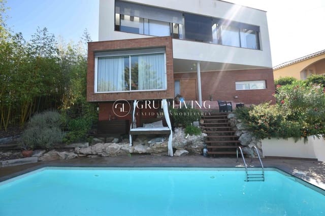 5 Zimmer Villa zu verkaufen in Sitges mit Pool Garage - 1.250.000 € (Ref: 9908107)