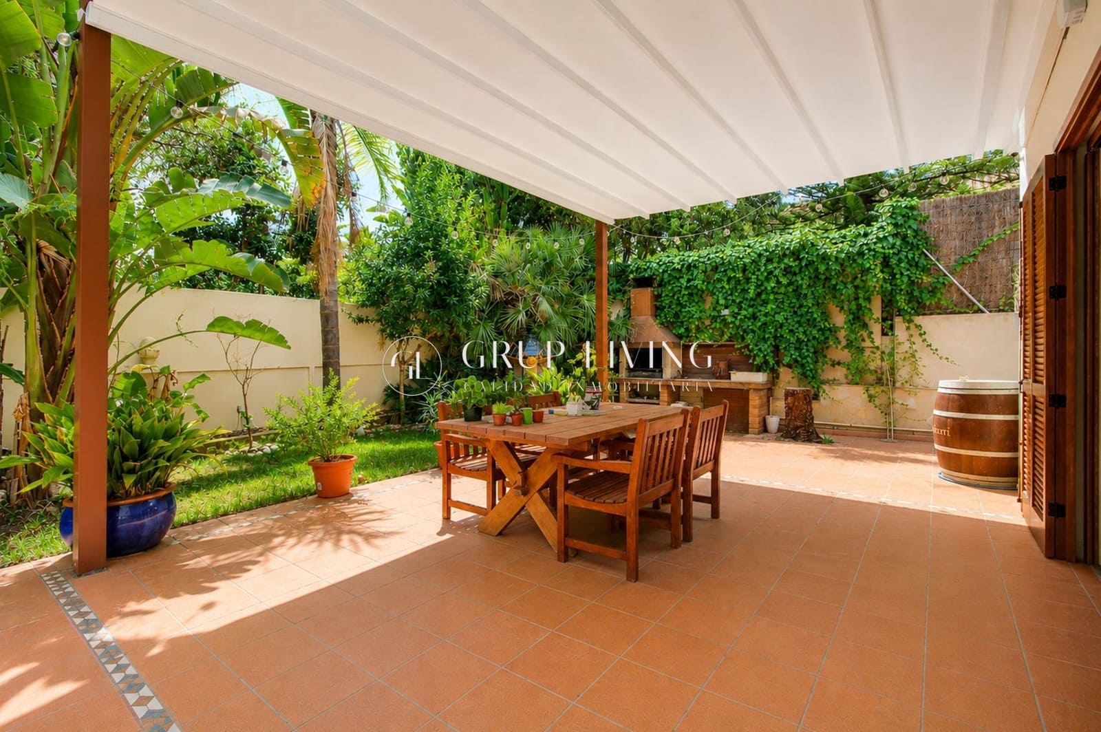 5 bedroom Villa for sale in Sitges with pool garage - € 1,600,000 (Ref: 9934298)