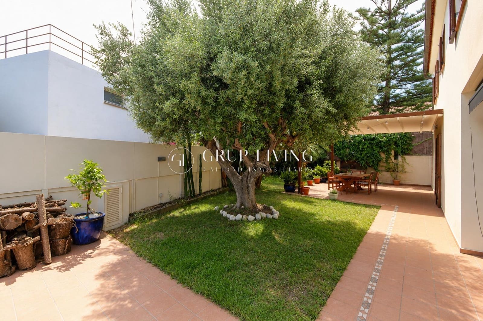5 bedroom Villa for sale in Sitges with pool garage - € 1,600,000 (Ref: 9934298)