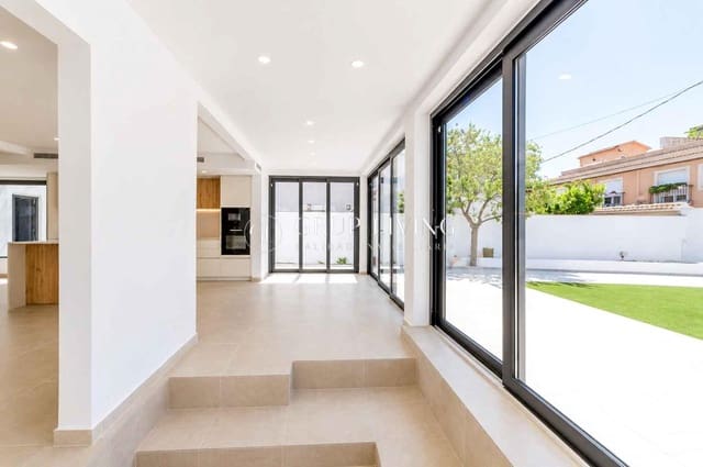 5 slaapkamer Villa te koop in Sant Pere de Ribes met garage - € 870.000 (Ref: 9952718)