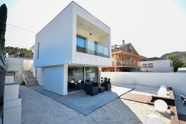 4 soveværelse Villa til salg i Canyelles med swimmingpool garage - € 599.000 (Ref: 9965366)