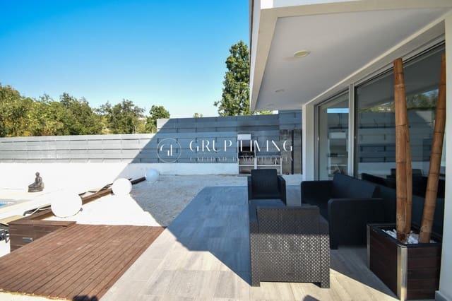 4 soveværelse Villa til salg i Canyelles med swimmingpool garage - € 599.000 (Ref: 9965366)