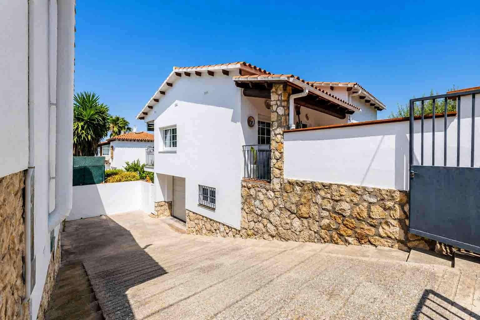 4 soverom Villa til salgs i Sant Pere de Ribes med garasje - € 425 000 (Ref: 9986948)