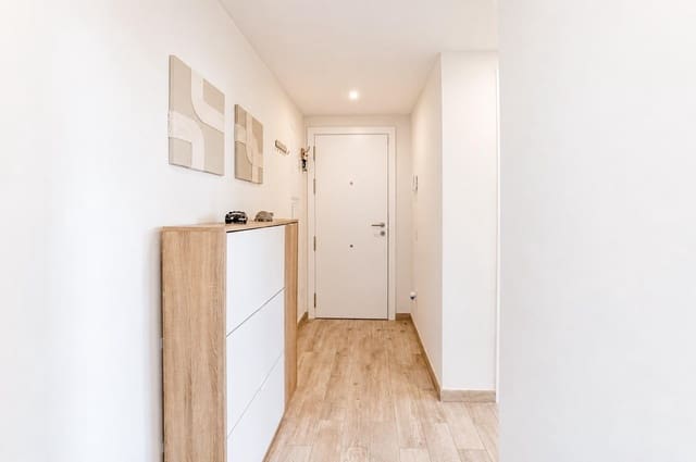 3 Zimmer Wohnung zu verkaufen in Vilanova i la Geltrú mit Pool Garage - 345.000 € (Ref: 9994333)