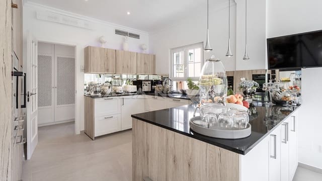 4 camera da letto Villa in vendita in Santa Ponsa, Calvià con piscina garage - 1.800.000 € (Rif: 10125250)